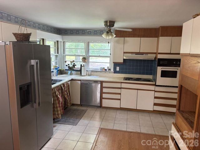 104 Turley Falls Road, Hendersonville, NC 28739