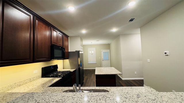 10473 Pineland Drive, Conroe, TX 77378