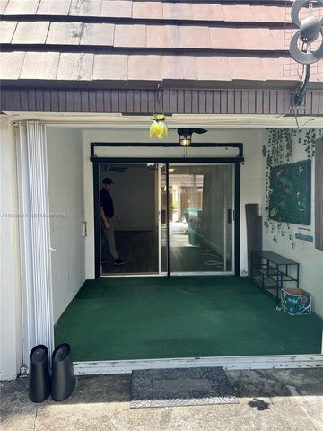 7411 Twin Sabal Dr 7411, Miami Lakes, FL 33014