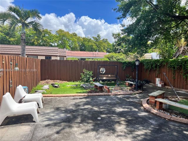 7411 Twin Sabal Dr 7411, Miami Lakes, FL 33014