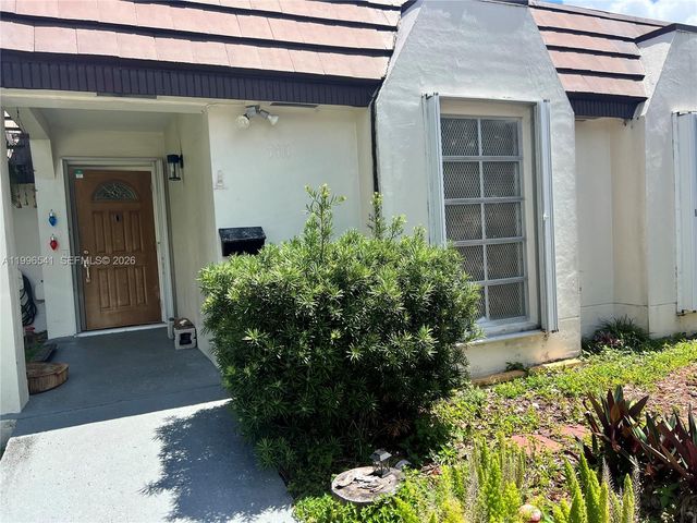 7411 Twin Sabal Dr 7411, Miami Lakes, FL 33014