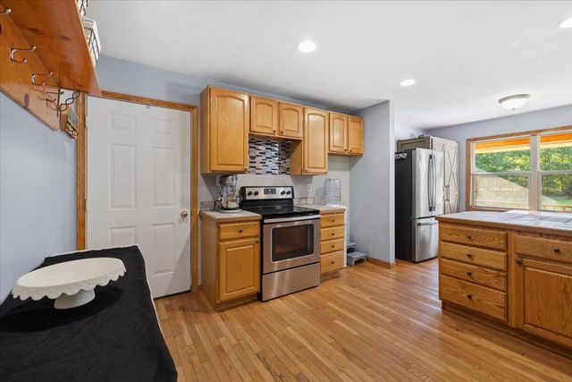 11265 W Coon Lake Road, Webberville, MI 48892