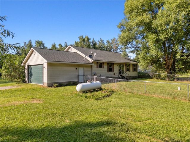11265 W Coon Lake Road, Webberville, MI 48892