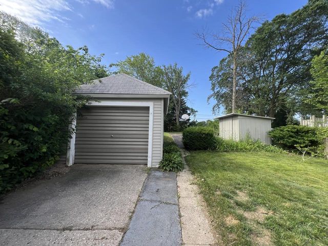 2741 E Denton AVENUE, Saint Francis, WI 53235