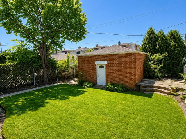 2951 W Jarlath Street, Chicago, IL 60645