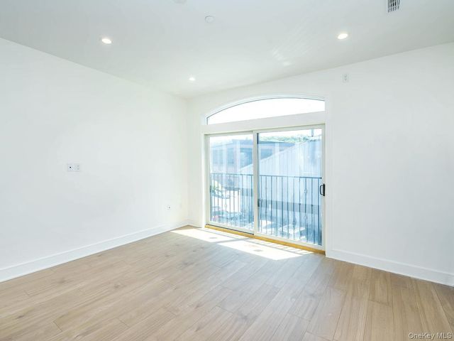 24 Lumber Road 2, Roslyn, NY 11576