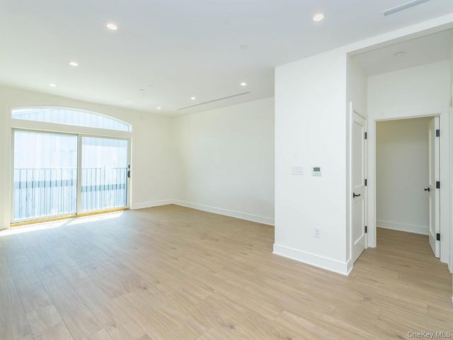 24 Lumber Road 2, Roslyn, NY 11576