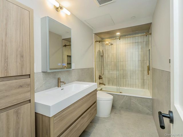 24 Lumber Road 2, Roslyn, NY 11576