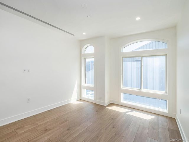 24 Lumber Road 2, Roslyn, NY 11576