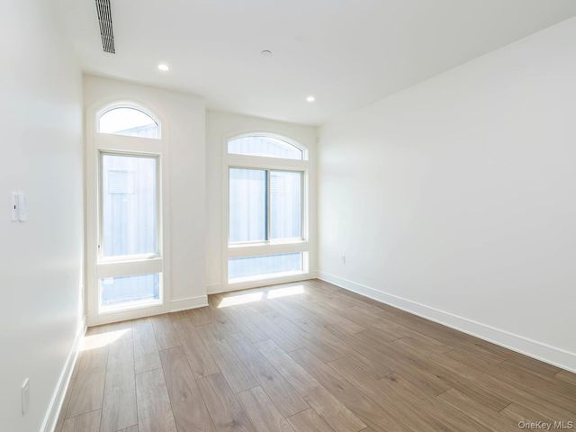 24 Lumber Road 2, Roslyn, NY 11576