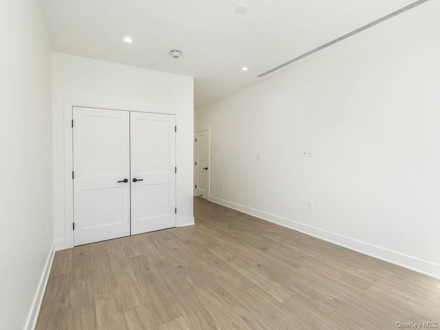 24 Lumber Road 2, Roslyn, NY 11576