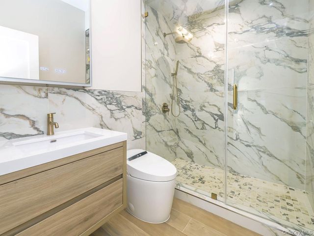 24 Lumber Road 2, Roslyn, NY 11576