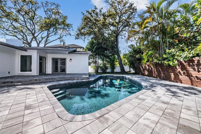 5003 W NEPTUNE WAY, Tampa, FL 33609