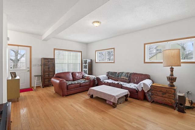 2897 Mark Twain Drive, Chaska, MN 55318