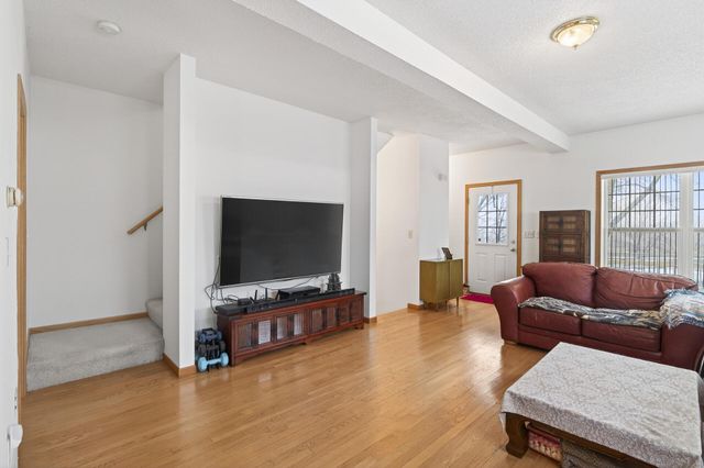 2897 Mark Twain Drive, Chaska, MN 55318