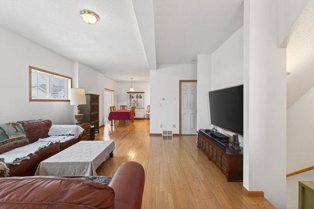 2897 Mark Twain Drive, Chaska, MN 55318