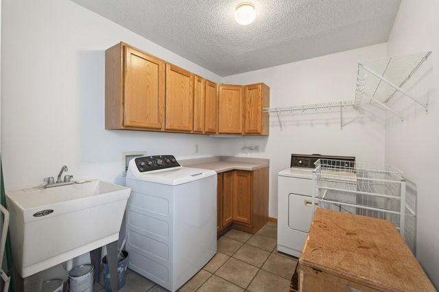 2897 Mark Twain Drive, Chaska, MN 55318