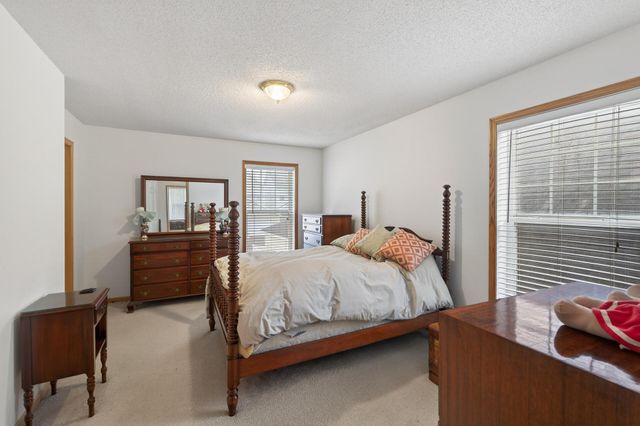 2897 Mark Twain Drive, Chaska, MN 55318