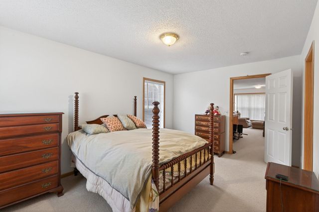 2897 Mark Twain Drive, Chaska, MN 55318