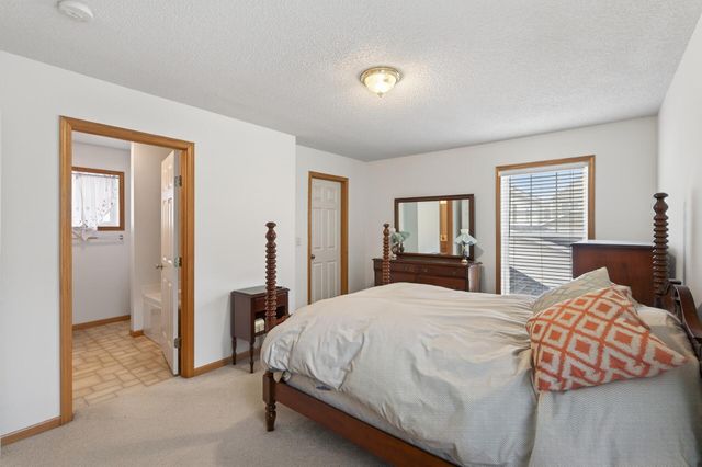 2897 Mark Twain Drive, Chaska, MN 55318