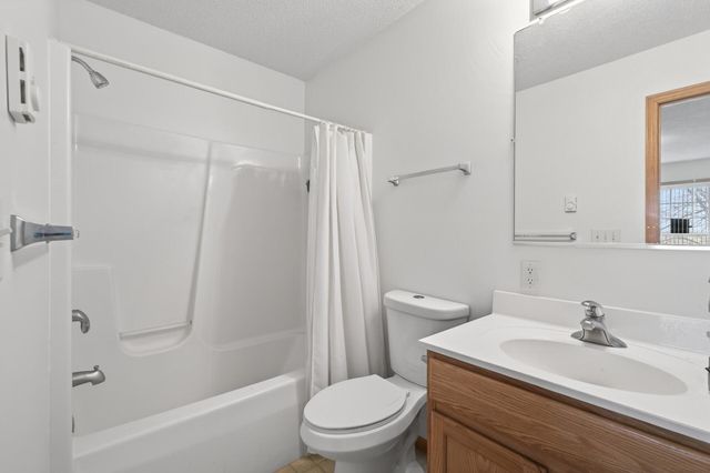 2897 Mark Twain Drive, Chaska, MN 55318