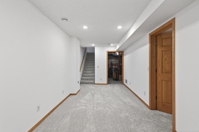 2897 Mark Twain Drive, Chaska, MN 55318