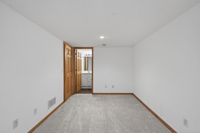 2897 Mark Twain Drive, Chaska, MN 55318