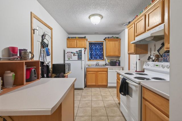 2897 Mark Twain Drive, Chaska, MN 55318