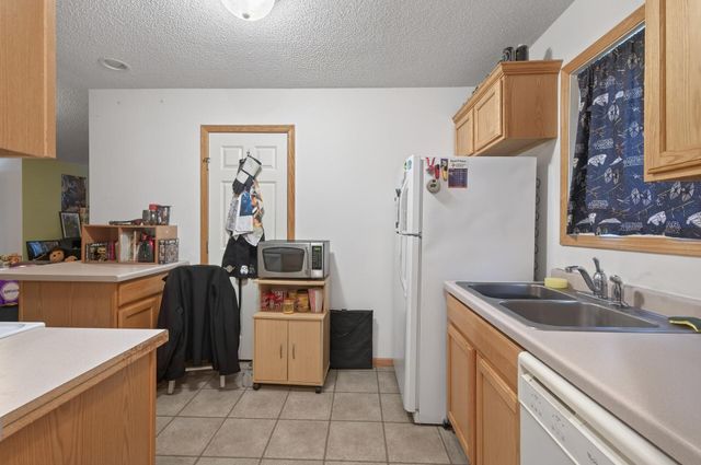 2897 Mark Twain Drive, Chaska, MN 55318