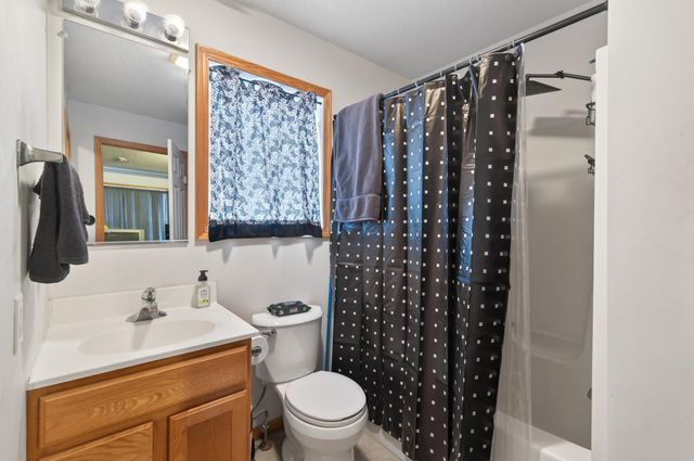 2897 Mark Twain Drive, Chaska, MN 55318