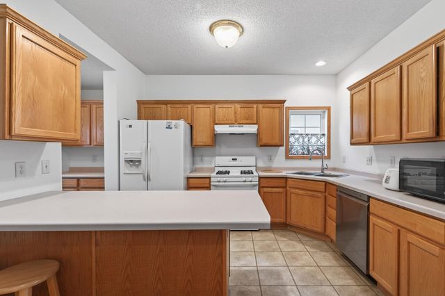 2897 Mark Twain Drive, Chaska, MN 55318