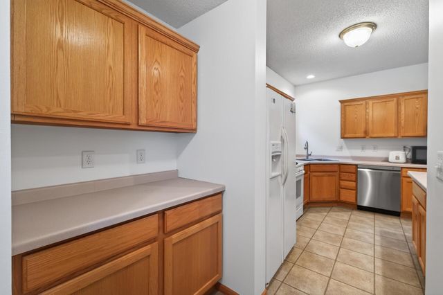 2897 Mark Twain Drive, Chaska, MN 55318