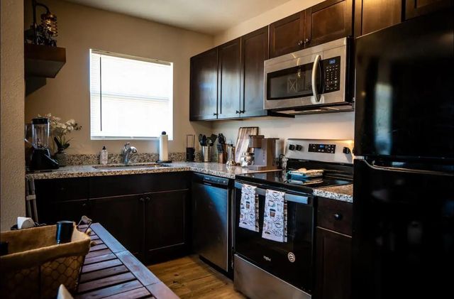 2415 Mcgowen Street, Houston, TX 77004