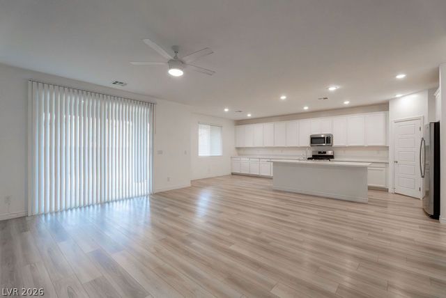 6822 Greensmen Avenue, Las Vegas, NV 89156