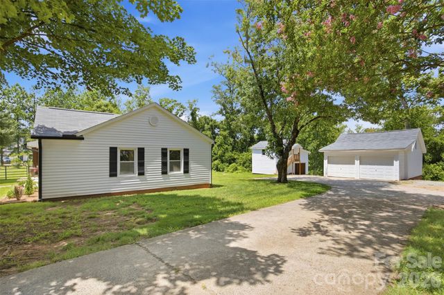 10814 Moores Chapel Road, Charlotte, NC 28214