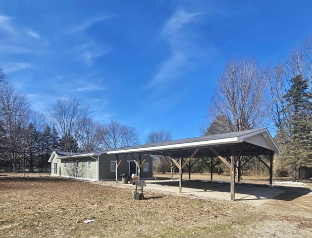 3060 Snyder Road, Sodus Twp, MI 49022