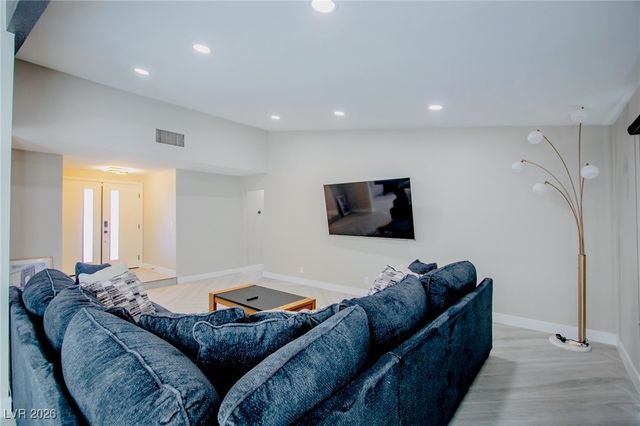 6287 Katella Avenue, Las Vegas, NV 89118