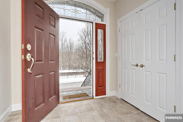 26 Candlewood Drive, Old Tappan, NJ 07675