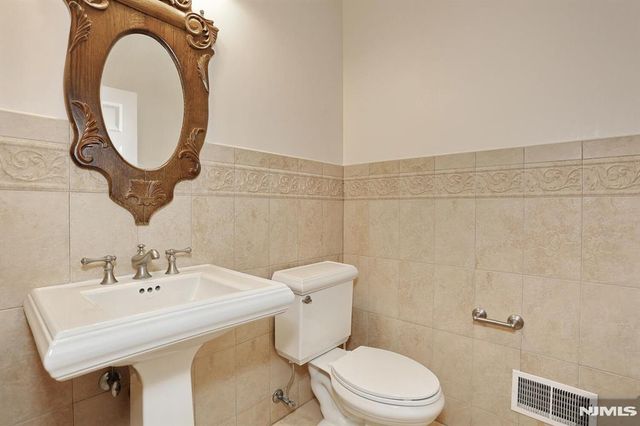 26 Candlewood Drive, Old Tappan, NJ 07675