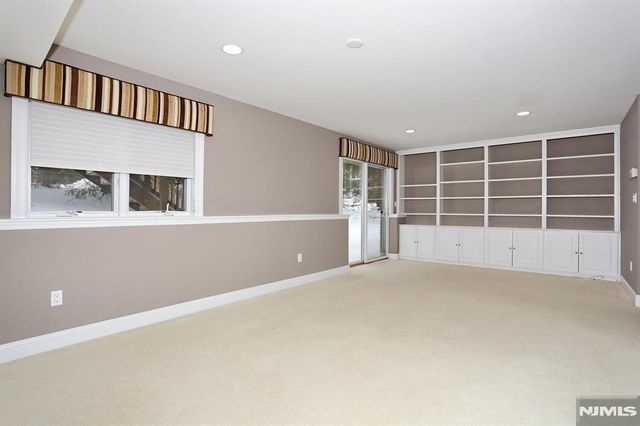 26 Candlewood Drive, Old Tappan, NJ 07675