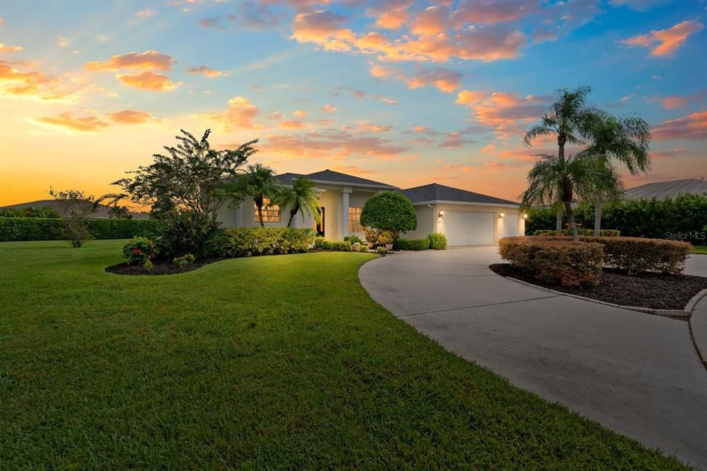 Image 2 of property listing at 3807 DIAMANTE COURT, Ruskin, FL 33573