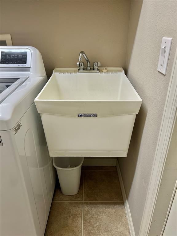Image 34 of property listing at 3807 DIAMANTE COURT, Ruskin, FL 33573