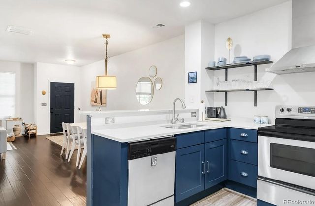 571 S Mobile Place, Aurora, CO 80017