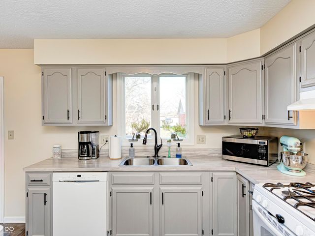 1018 Pamela Drive, Plainfield, IN 46168