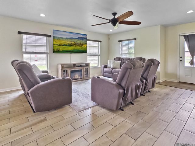 11377 Ashwood Ct, Denham Springs, LA 70726