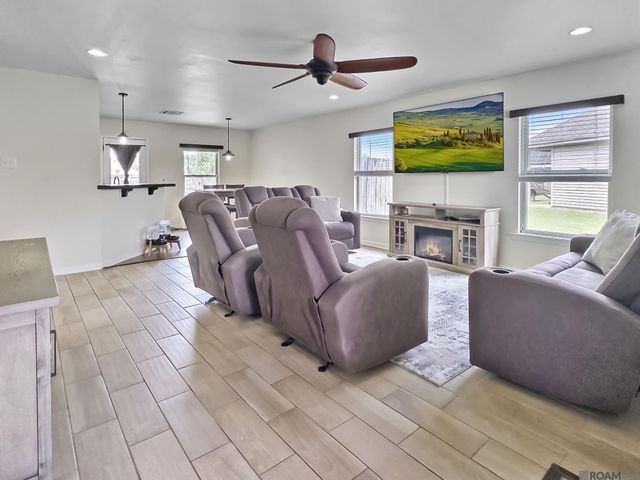 11377 Ashwood Ct, Denham Springs, LA 70726