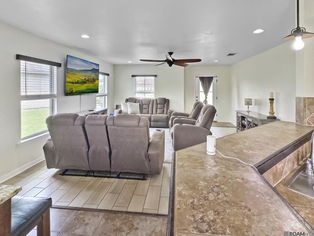11377 Ashwood Ct, Denham Springs, LA 70726