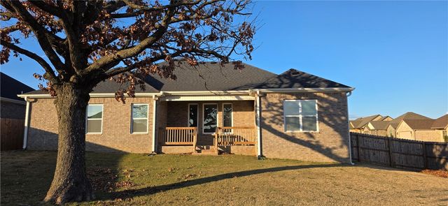 951 E Buchanan Street, Prairie Grove, AR 72753