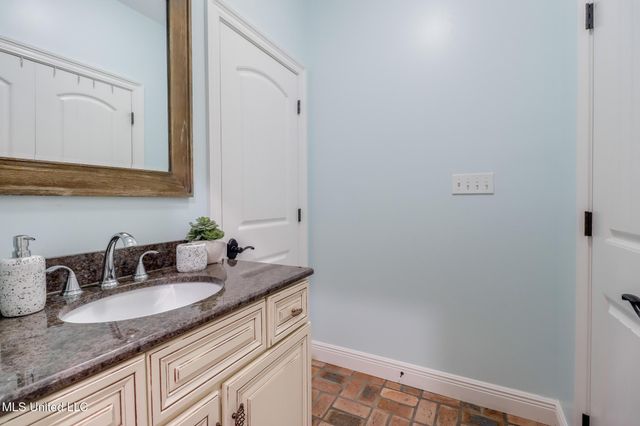 5015 Courthouse Road, Gulfport, MS 39507