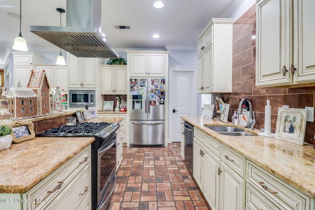 5015 Courthouse Road, Gulfport, MS 39507